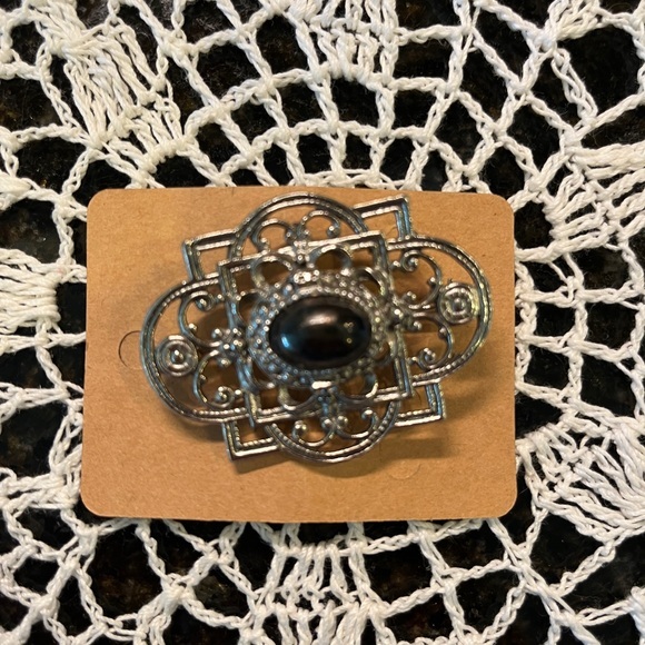 Beautiful Vintage Ornate Design Silver Tone with Black Aura Borealis Brooch - Picture 2 of 3